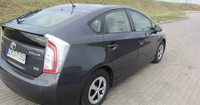 Toyota Prius cena 44000 przebieg: 250000, rok produkcji 2012 z Koszalin małe 106